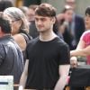 Daniel Radcliffe dévoile son crâne légérement rasé sur le tournage de Trainwreck à Bryant Park, New York, le 30 juin 2014