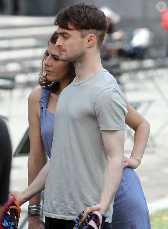 Daniel Radcliffe et Marisa Tomei sur le tournage de Trainwreck à Bryant Park, New York, le 30 juin 2014