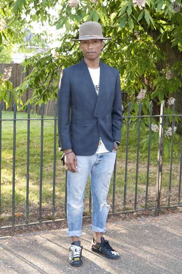 Pharrell Williams assiste à la Summer Party annuelle de la Serpentine Gallery. Londres, le 1er juillet 2014.