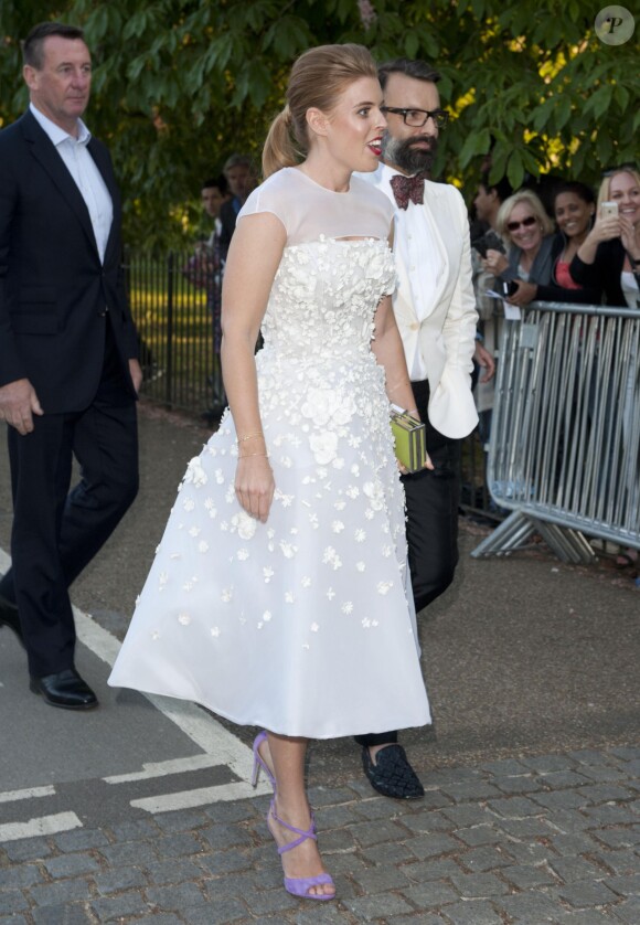 La princesse Beatrice d'York assiste à la Summer Party annuelle de la Serpentine Gallery. Londres, le 1er juillet 2014.