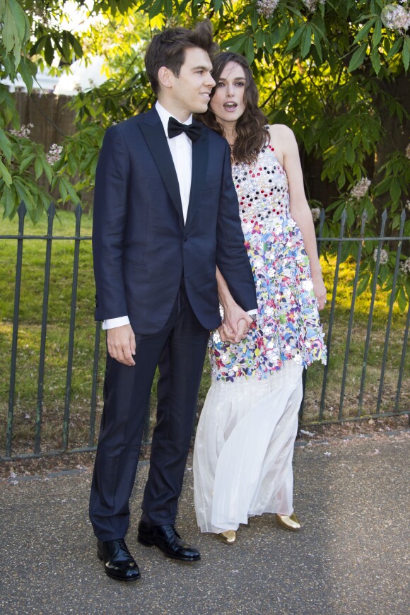 James Righton et Keira Knightley assistent à la Summer Party annuelle de la Serpentine Gallery. Londres, le 1er juillet 2014.