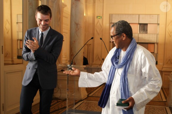 Bruno Julliard (premier adjoint au maire de Paris) et Abderrahmane Sissako - Cérémonie au cours de laquelle le réalisateur mauritanien Abderrahmane Sissako reçoit la médaille Grand Vermeil de la Ville de Paris à l'hôtel de ville, le 3 juillet 2014.