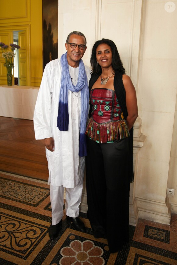 Abderrahmane Sissako et Toulou Kiki - Cérémonie au cours de laquelle le réalisateur mauritanien Abderrahmane Sissako reçoit la médaille Grand Vermeil de la Ville de Paris à l'hôtel de ville, le 3 juillet 2014.