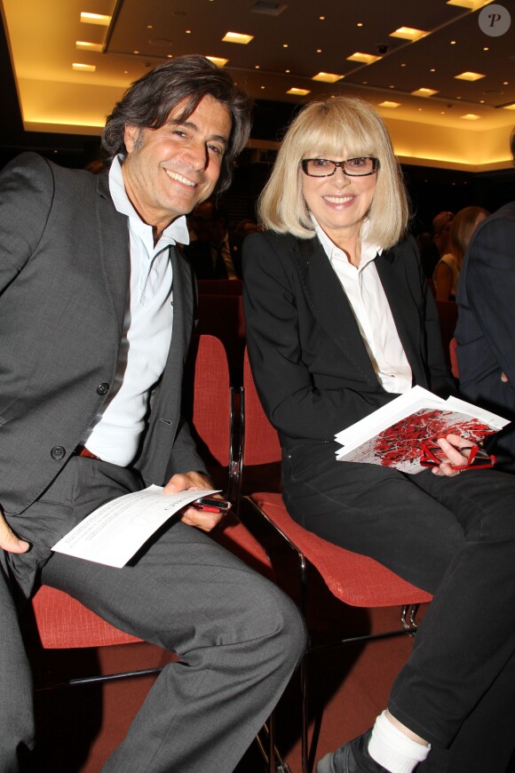 Alexandre Zouari, Mireille Darc - Vente aux enchères "Les Coeurs des Créateurs" chez Christie's au profit de la Chaîne de l'Espoir à Paris le 3 juillet 2014.