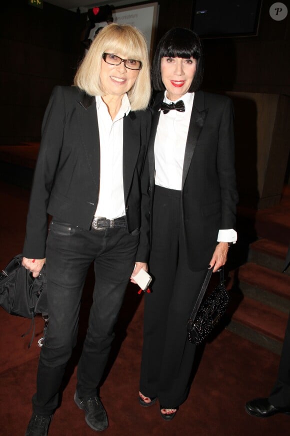 Mireille Darc, Chantal Thomass - Vente aux enchères "Les Coeurs des Créateurs" chez Christie's au profit de la Chaîne de l'Espoir à Paris le 3 juillet 2014.