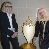 Mireille Darc et Marie Beltrami - Vente aux enchères "Les Coeurs des Créateurs" chez Christie's au profit de la Chaîne de l'Espoir à Paris le 3 juillet 2014.