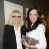 Mireille Darc et Barbara Rihl - Vente aux enchères "Les Coeurs des Créateurs" chez Christie's au profit de la Chaîne de l'Espoir à Paris le 3 juillet 2014.
