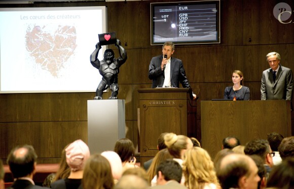 Vente aux enchères "Les Coeurs des Créateurs" chez Christie's au profit de la Chaîne de l'Espoir à Paris le 3 juillet 2014.