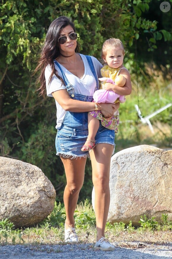 Kourtney Kardashian (enceinte) lors d'une virée campagne dans les Hamptons près de New York, le 3 juillet 2014.