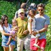 Kourtney Kardashian (enceinte) avec son mari Scott Disick, leurs enfants Mason et Penelope et Kim Kardashian lors d'une virée campagne dans les Hamptons près de New York, le 3 juillet 2014.