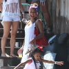 Christina Milian et sa fille Violet passent la journée sur une plage à Malibu, Los Angeles, le 04 Juillet 2014