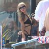 Paris Hilton en maillot de bain fête le "Independence Day" à Malibu, Los Angeles, le 4 Juillet 2014