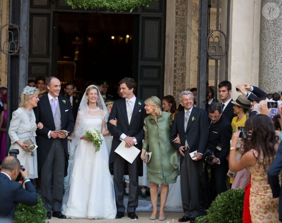 Le Prince Amedeo de Belgique et Elisabetta Maria Rosboch von Wolkenstein heureux lors de leur mariage à Rome le 5 juillet 2014. Le couple est entouré de sa famille pour célébrer ce moment d'amour.