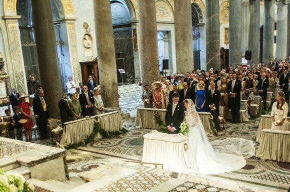 Des mariés aux anges ! Le prince Amedeo et Elisabetta Maria Rosboch von Wolkenstein ont célébré leur mariage le 5 juillet 2014 à Rome