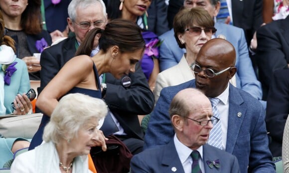 Victoria Beckham et Samuel L. Jackson assistent à la finale homme, à Wimbledon,  entre Roger Federer et Novak Djokovic, le 6 juillet 2014.