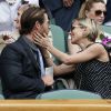 Chris Hemsworth et Elsa Pataky assistent à la finale homme, à Wimbledon,  entre Roger Federer et Novak Djokovic, le 6 juillet 2014.