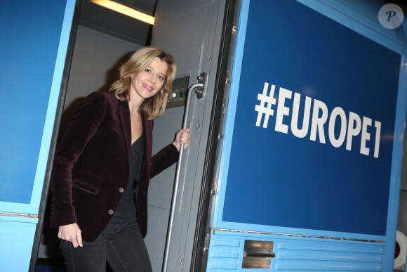 Wendy Bouchard - Départ du train Europe 1 des municipales 2014, en partenariat avec SNCF et SFR, à la gare Saint-Lazare à Paris, le 2 février 2014.