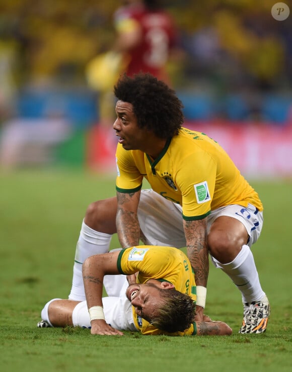 La blessure de Neymar lors du match Brésil-Colombie à Fortaleza, le 4 juillet 2014. L'attaquant souffre d'une fracture d'une vertèbre le privant du reste de la Coupe du monde.