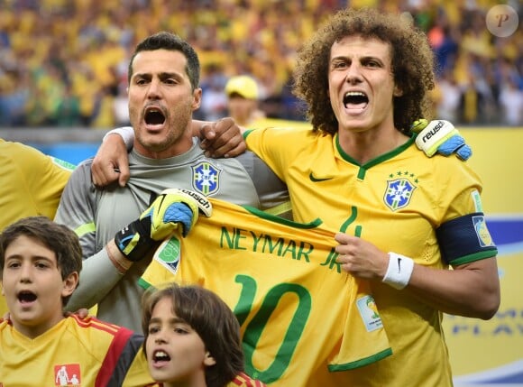 David Luiz et Julio Cesar le 8 juillet à Belo Horizonte avant le match contre l'Allemagne (défaite 7-1)