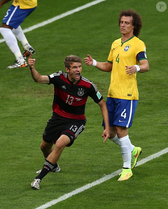 Thomas Müller et David Luiz à Belo Horizonte, le 8 juillet 2014.