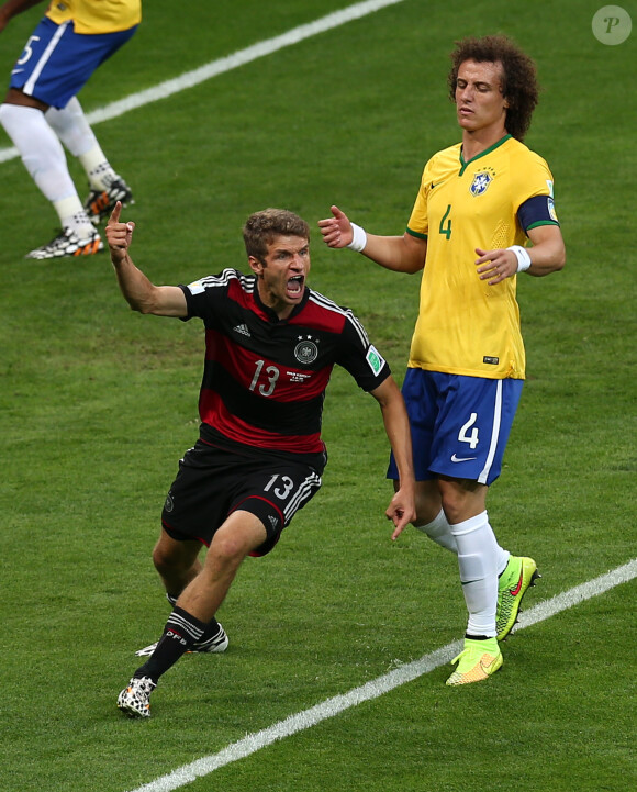 Thomas Müller et David Luiz à Belo Horizonte le 8 juillet. 