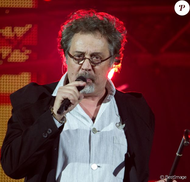 Patrick Hernandez lors d'un concert "Stars 80" au Palais omnisports de Paris-Bercy &agrave; Paris, le 21 d&eacute;cembre 2013.