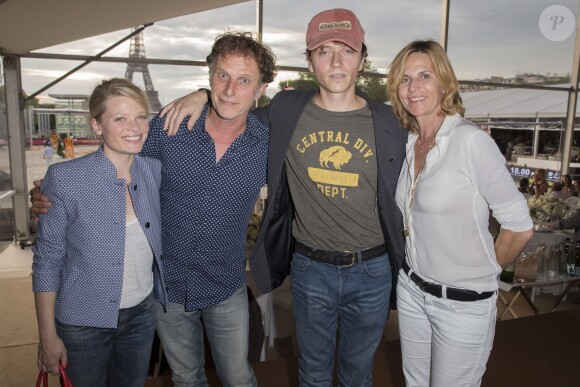 Exclusif - Mélanie Thierry et Raphaël, Charles Berling et Virginie Coupérie-Eiffel - Premier jour du Paris Eiffel Jumping présenté par Gucci, septième étape du Longines Global Champions Tour, à Paris le 4 juillet 2014.