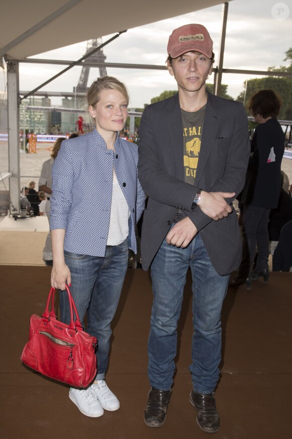Exclusif - Mélanie Thierry et Raphaël - Premier jour du Paris Eiffel Jumping présenté par Gucci, septième étape du Longines Global Champions Tour, à Paris le 4 juillet 2014.