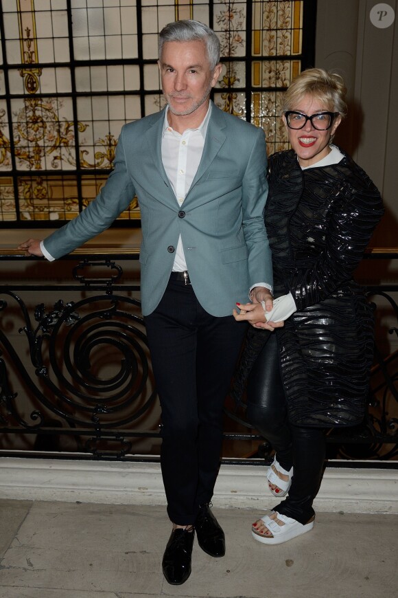 Baz Luhrmann et sa femme Catherine Martin arrivent au 325 rue Saint-Martin pour assister au défilé haute couture de Jean Paul Gaultier. Paris, le 9 juillet 2014.
