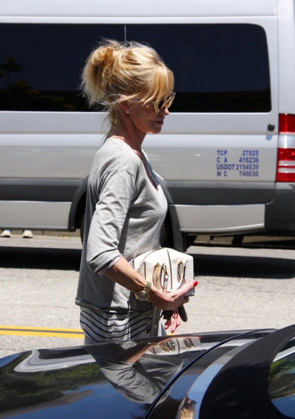 Melanie Griffith sort d'un déjeuner avec un ami à West Hollywood, le 9 juillet 2014.