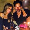 Sofia Vergara tout sourire avec Joe Mangeaniello pour souffler ses 42 bougies, le 10 juillet 2014.