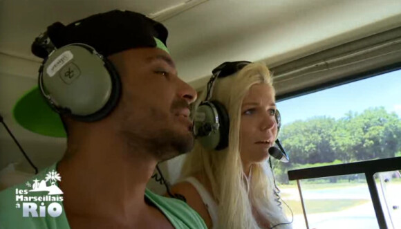 Julien et Jessica font un tour en hélicoptère - "Les Marseillais à Rio", épisode du 11 avril 2014 diffusé sur W9.