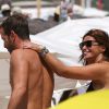 Le footballeur hollandais Rafael van der Vaart (Hambourg) et sa petite-amie Sabia Engizek profitent de la plage pendant leurs vacances à Saint-Tropez, le 13 juillet 2014.