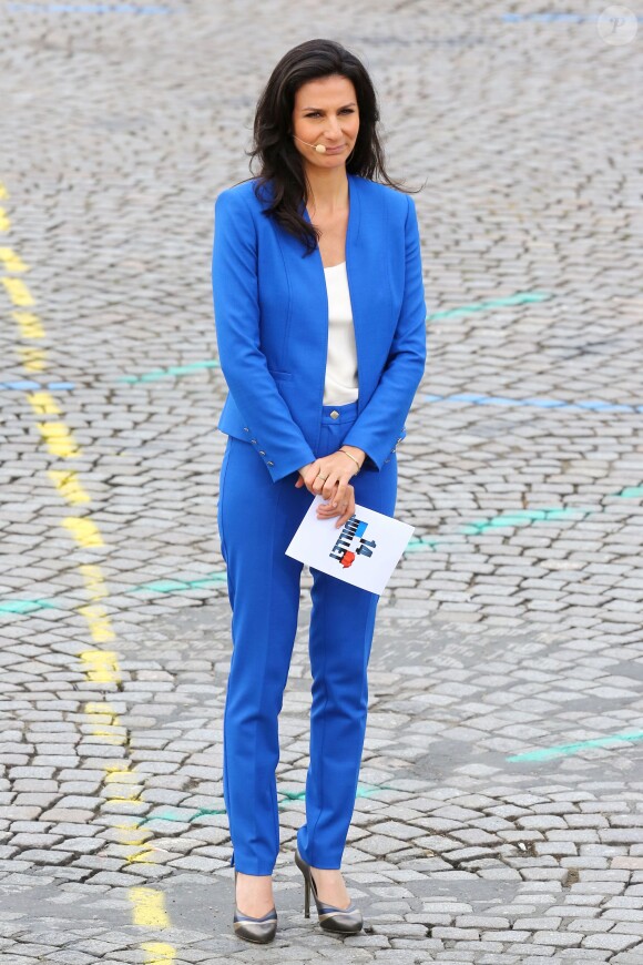 Marie Drucker - Défilé pour la Fête nationale sur les Champs-Elysées en hommage aux sacrifice des troupes alliées dans la Première Guerre mondiale il y a cent ans. Le 14 juillet 2014.