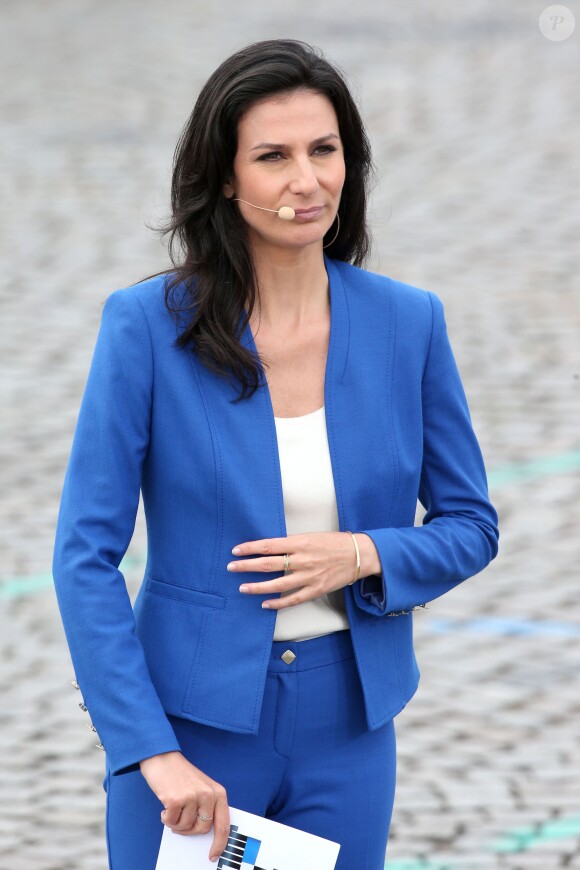 Marie Drucker - Défilé pour la Fête nationale sur les Champs-Elysées en hommage aux sacrifice des troupes alliées dans la Première Guerre mondiale il y a cent ans. Le 14 juillet 2014.