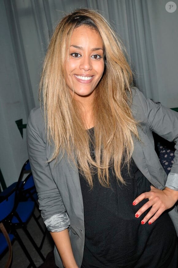 Amel Bent, déjà blonde, à Lyon en mai 2010