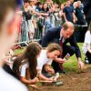 Le prince William, duc de Cambridge, s'est rendu le 16 juillet 2014 au parc mémorial de la Première Guerre mondiale à Coventry en tant que président de Fields in Trust pour le lancement du programme Centenary Fields.