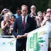 Le prince William a donné le top départ d'une course entre élèves de primaire. Le duc de Cambridge s'est rendu le 16 juillet 2014 au parc mémorial de la Première Guerre mondiale à Coventry en tant que président de Fields in Trust pour le lancement du programme Centenary Fields.
