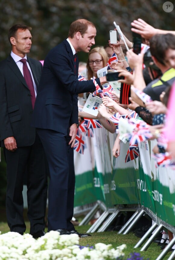 Le prince William, duc de Cambridge, s'est rendu le 16 juillet 2014 au parc mémorial de la Première Guerre mondiale à Coventry en tant que président de Fields in Trust pour le lancement du programme Centenary Fields.