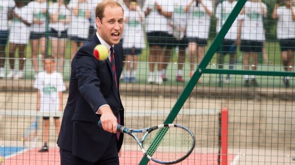 Prince William : Petit tennis sans Kate, et une grâce toute relative...