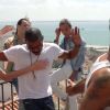 Fiesta sur le toit ! Image du clip La Camisa Negra (juillet 2014), reprise de Juanes par les Latin Lovers (Nuno Resende, Julio Iglesias Jr.) sur leur album éponyme.