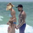 Exclusif - L'actrice Cameron Diaz et son petit-ami Benjamin Madden (Benji Madden) profitent des joies de la plage en amoureux avant d'aller faire quelques courses chez Whole Foods en Floride, le 3 juillet 2014.