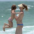 Exclusif  Cameron Diaz et son petit-ami Benjamin Madden (Benji Madden) profitent des joies de la plage en amoureux avant d'aller faire quelques courses chez Whole Foods en Floride, le 3 juillet 2014.
