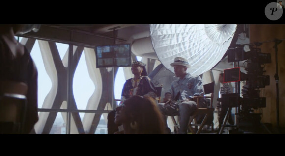 Image extrait du clip de Pharrell Williams, avec Miley Cyrus, "Come Get It Bae", juillet 2014.
