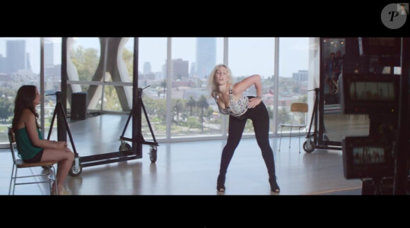 Image extrait du clip de Pharrell Williams, avec Miley Cyrus, "Come Get It Bae", juillet 2014.