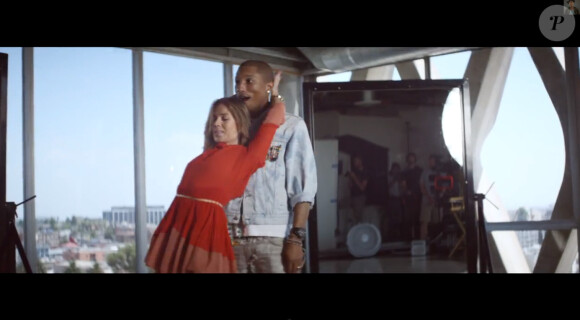 Image extrait du clip de Pharrell Williams, avec Miley Cyrus, "Come Get It Bae", juillet 2014.