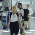  Gwen Stefani, son mari Gavin Rossdale arrivant à l'aéroport de Londres avec leurs enfants Kingston, Zuma et Appolo le 24 juillet 2014. 