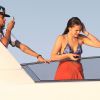 Neymar et sa compagne Bruna Marquezine, duo amoureux en vacances à Ibiza, le 25 juillet 2014