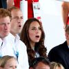 Le prince Edward, comte de Wessex, avec les princes William et Harry et Kate Middleton en tribunes lors des Jeux du Commonwealth à Glasgow, le 28 juillet 2014
