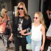 Kate Moss, Jamie Hince et sa fille Lila Grace sont allés déjeuner au restaurant Cecconi sur Mayfair et sont ensuite allés faire du shopping chez Gucci sur Bond Street à Londres, le 29 juillet 2014. 